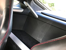 Load image into Gallery viewer, Aston Martin V8 Vantage