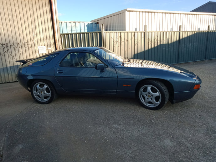 Porsche 928 S4