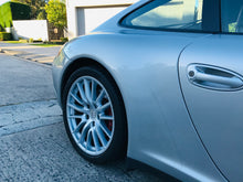 Load image into Gallery viewer, Porsche 911 997.1 Carerra 4S
